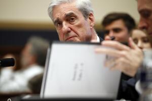 El exfiscal especial Robert Mueller testificó ante el Congreso en julio sobre el contenido de su informe final.