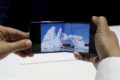 La tendencia es que estos modelos de pantalla plegable tengan precios más altos. Es probable que atraigan sobre todo a los aficionados a la tecnología y a otros consumidores especializados.
<br>