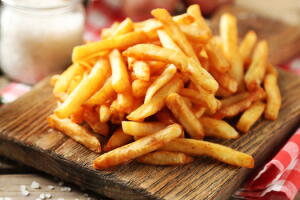 Fritar em duas etapas: o segredo da batata crocante por fora e macia por dentro