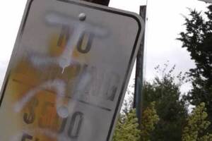 Investigan mensajes antiinmigrantes que aparecieron en un condado hispano en el centro de Texas