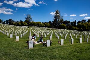 Día de los Caídes en el Cementerio Nacional de Los Ángeles