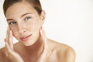 errores-exfoliar-el-rostro-1.jpg