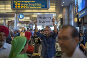 Protesta contra el veto migratorio de Trump en el aeropuerto internacional de Los Ángeles