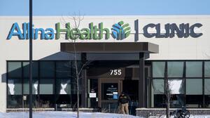 Un muerto y cuatro heridos tras un tiroteo en una clínica de Buffalo provocado por un hombre "descontento" 