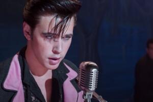 elvis autin butler cantando.jpg