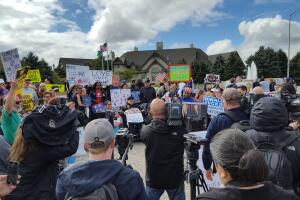 Protestas por visita de Donald Trump a Brolingbrook