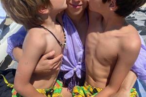 Shakira y sus hijos.jpg