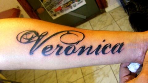Tatuajes De Nombres En Cursiva Entretenimiento Cultura Pop Univision Tatuajes De Nombres En Cursiva Entretenimiento Cultura Pop Univision