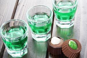 Como-hacer-licor-de-menta-3.jpg