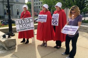 salud obamacare protestas mujeres rojo