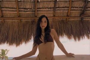 María Chacón bikini café Tulum 2022.jpg