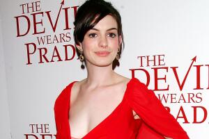 Anne Hathaway The devil wears prada premiere