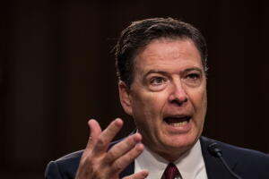 James Comey interpelado en el Senado.