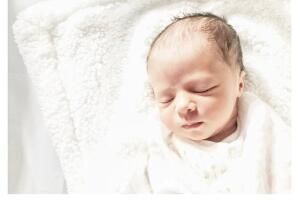 Zuria Vega y su bebé