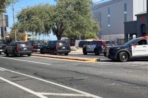 Un sospechoso fue detenido después de disparar contra un agente y refugiarse en un apartamento en el noreste de Austin