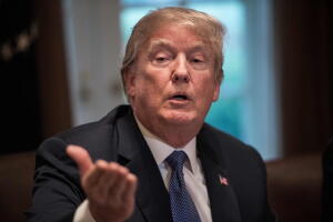 El presidente Donald Trump durante una reunión con líderes militares en la Casa Blanca el 9 de abril. 