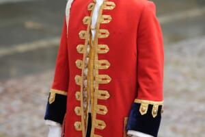 El príncipe George como paje en la coronación de su abuelo, el rey Carlos III