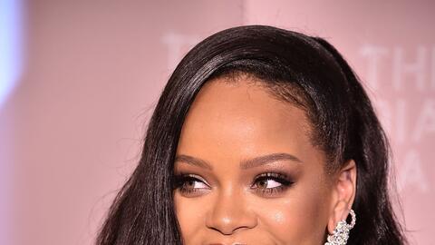 Rihanna compartió una selfie sin maquillaje y empezó el año impulsando el body positive | Estilo de Vida Belleza | Univision Rihanna compartió una selfie sin maquillaje y empezó el año impulsando el body positive | Estilo de Vida Belleza | Univision