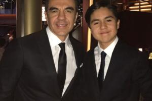 Son padres e hijos y parecen clones