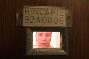 Johny Hincapie pasó 25 años encerrado, después de que fuera inculpado en la muerte de un turista en Nueva York. Por entonces tenía 18 años y un policía le arrebató a golpes una falsa confesión. 