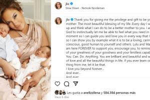 Esta fue una de las dos publicaciones que hizo Jenifer López el pasado Dia de las Madres.