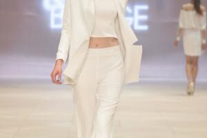 como-usar-blazers-blancos 1.jpg