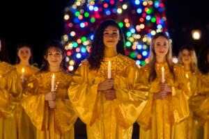 Celebridades como Jennifer Garner, Constance Wu y Luis Fonsi participarán como narradores en distintas fechas.