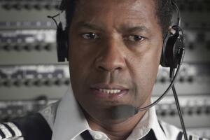 Denzel Washington en la película ‘Flight' de 2012 Grosby (3).jpg