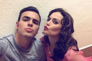 Laura Carmine y Adriano Zendejas