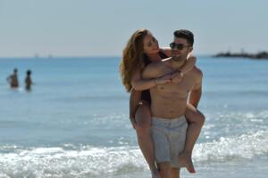 Exclusiva: Sandra y su esposo subieron la temperatura en las playa de Miami