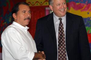 Biografía en fotos Daniel Ortega