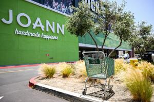 Las últimas horas de JoAnn, la cadena de tiendas cierra tras 82 años de servicio en 49 estados