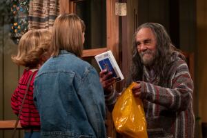 Debra Jo Rupp as Kitty Forman, Callie Haverda as Leia Forman, Tommy Chong as Leo in episode 102 of That ‘90s Show. Cr. Patrick Wymore Netflix.jpg