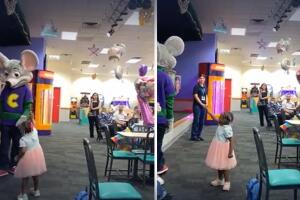 Mascota de Chuck E. Cheese en New Jersey ignora a niña afroamericana