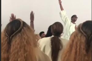 kanye west en servicio religioso