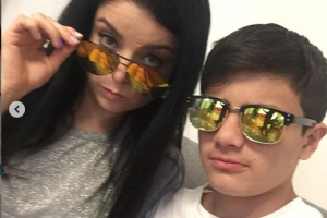 Violeta isfel y su hijo Omar