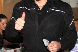 JORGE SALINAS KILOS 2.jpg