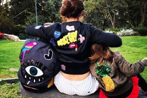 Camila Sodi y sus hijos