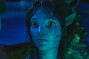 Sigourney Weaver como Kiri en Avatar The Way of Water (2).jpg