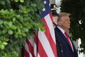 Al presidente Trump le gusta la pompa militar, aunque él nunca estuvo en las Fuerzas Armadas.