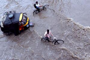 TOPSHOT-INDIA-WEATHER-MONSOON