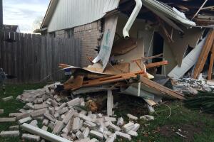 Daños ocasionados tras colisión de un autobús escolar al suroeste de Houston