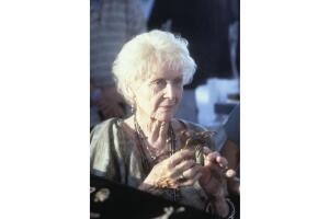Gloria Stuart dio vida a Rose en su versión anciana.jpg