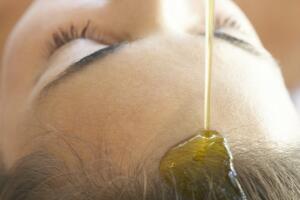 OLIVEOILBEAUTYUSEHAIR.jpg