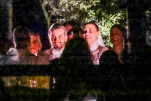 La boda fue llevada a cabo en una finca de estilo medieval en la Toscana italiana. 