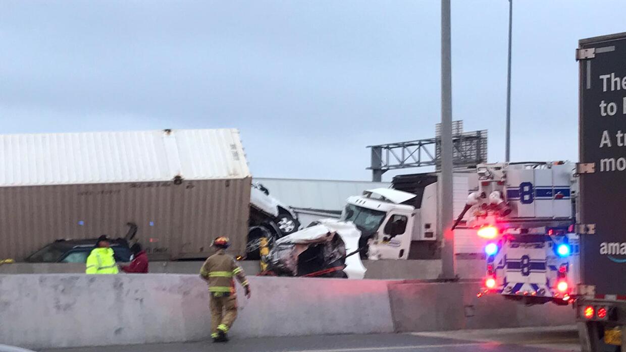 At least five people were killed during a 70-engine roadblock on I-35 north of Fort Worth |  Univision 23 Dallas Ft.  KUVN was