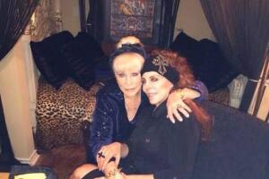 Verónica Castro y su madre