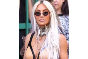 Kim Kardashian Lentes oscuros 2.jpg