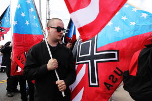 Tras Charlottesville, y pese al golpe que sufrieron, organizaciones de supremacistas y nacionalistas blancos han seguido realizando manifestaciones, sobre todo en la costa oeste del país.