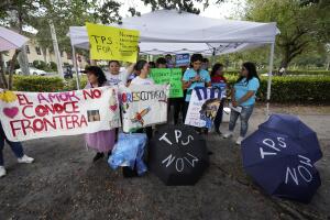 Migrantes en Florida piden mantener el TPS